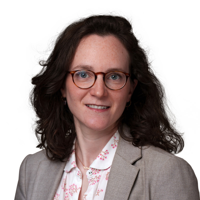 Élise Mayer, Clifford Chance